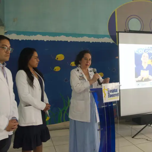 Autoridades del hospital Roosevelt presentan campaña para prevenir el cáncer de colon.