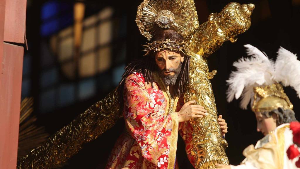 Figuras de ángeles y querubines adornan el anda de Jesús Nazareno de la Paz | Álex Meoño