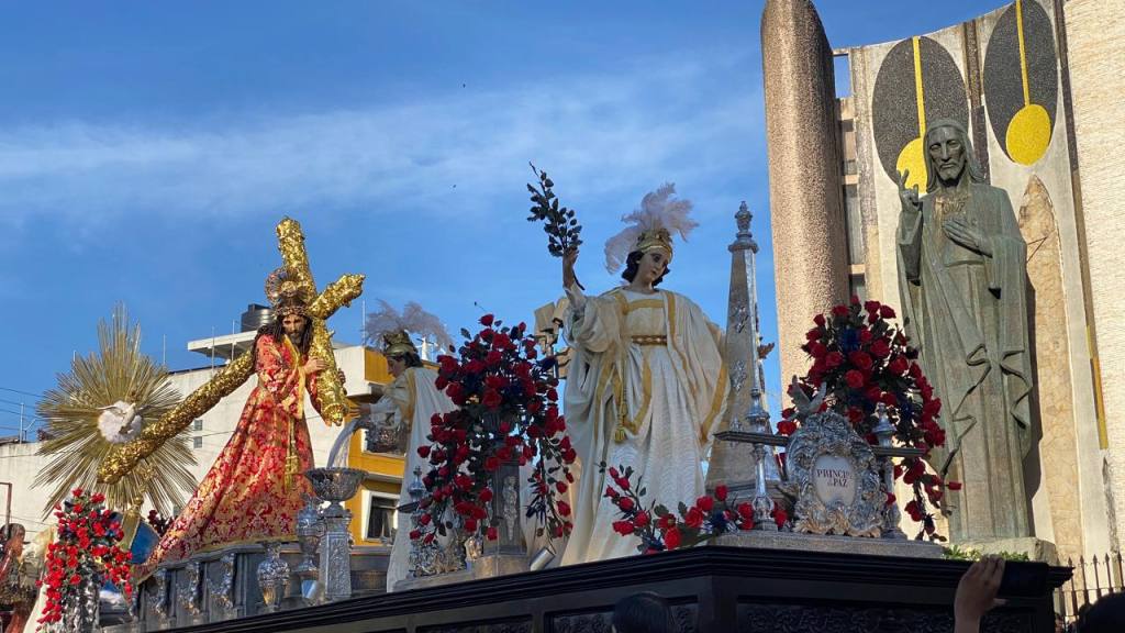 Figuras de ángeles y querubines adornan el anda de Jesús Nazareno de la Paz | Álex Meoño