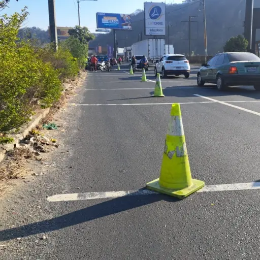 La PMT de Villa Nueva pidió precaución al llegar al lugar del accidente. ,PMT de Villa Nueva.