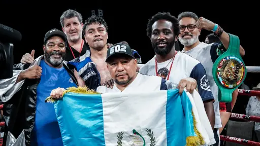 Lester Martínez ya es top-10 mundial en peso supermediano