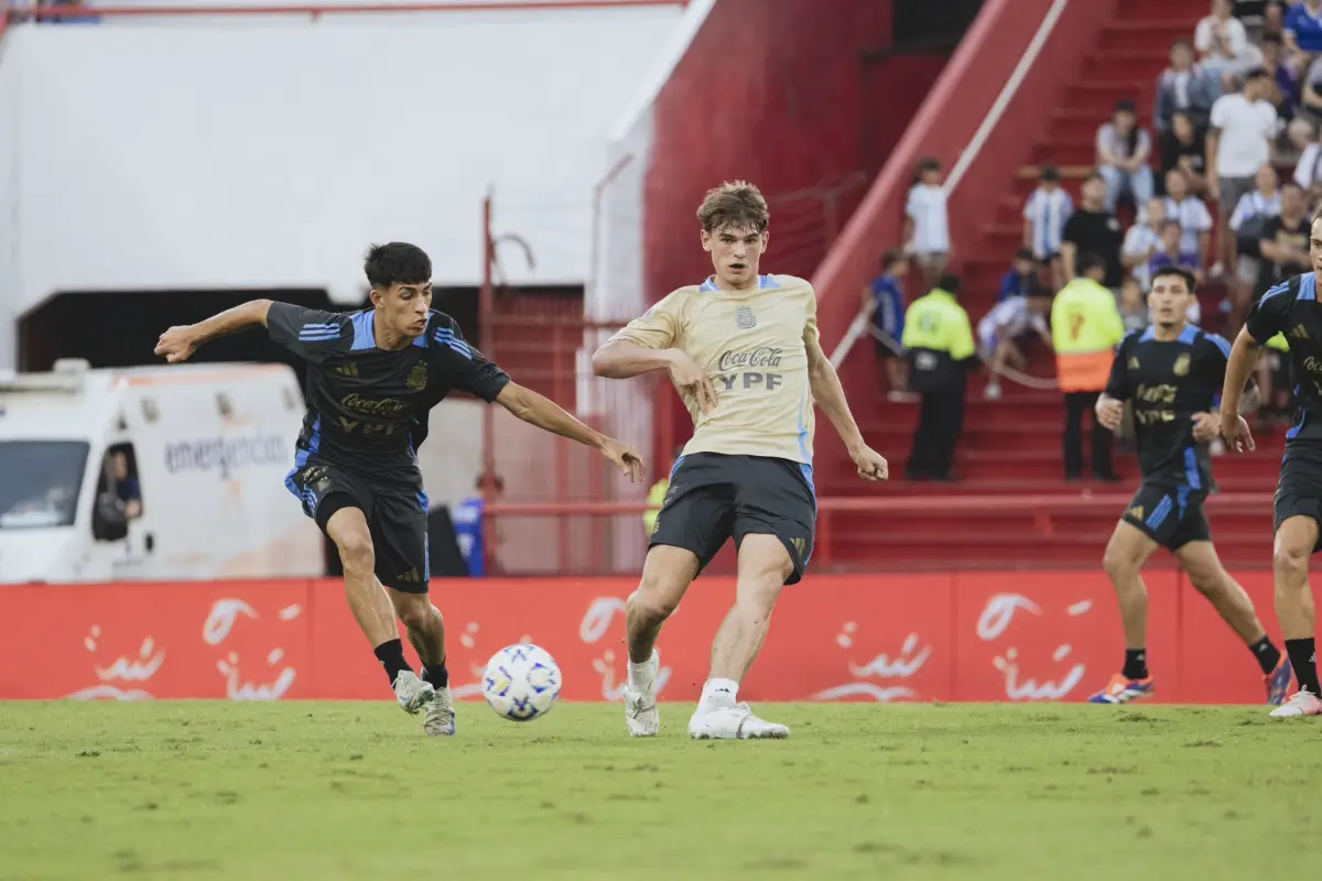 Argentina jugó un partido benéfico en apoyo a Bahía Blanca - Argentina