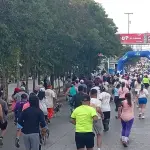 El paso se cerró parcialmente en el bulevar El Naranjo durante este domigno. ,Tránsito Mixco.