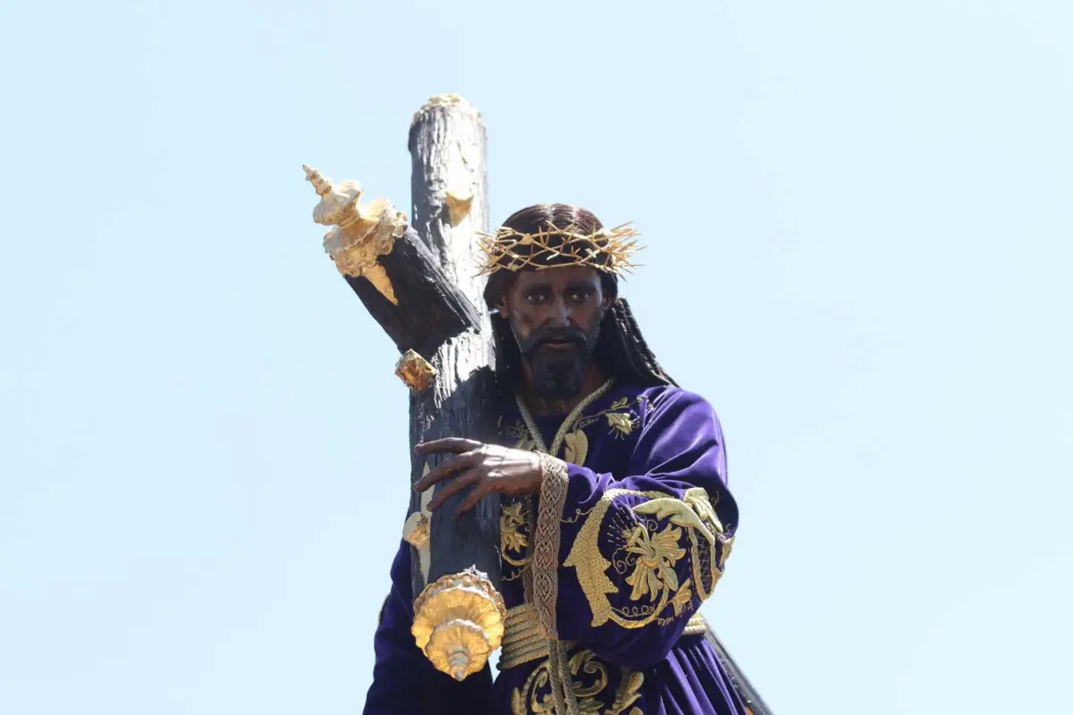 Fieles cargadores expresaron agradecimiento a Dios por la oportunidad de llevar en hombros a Jesús Nazareno de la Buena Muerte., Álex Meoño.