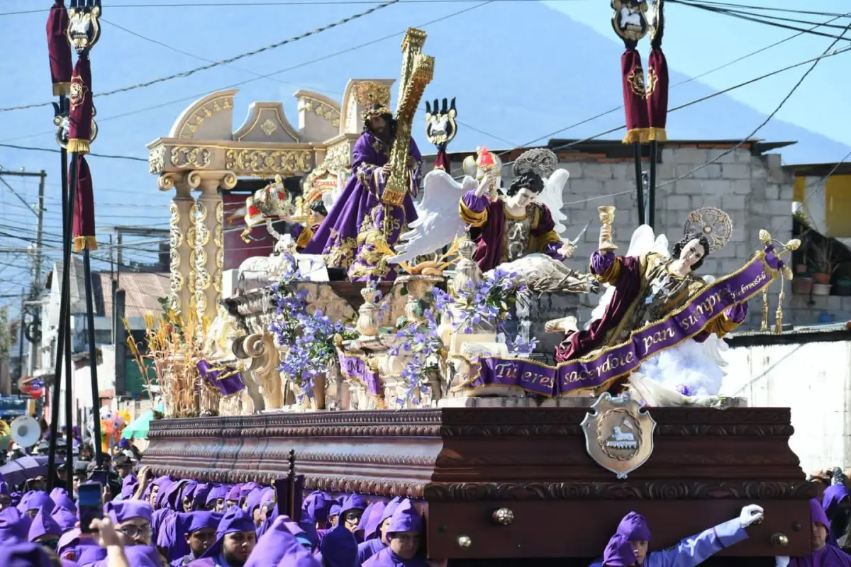 Jesús Nazareno El Dulce Rabí llevó sentimientos de fe y devoción a los fieles de Antigua Guatemala., PNC de Guatemala.