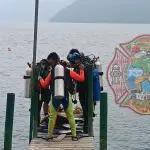 Hombres Rana de Bomberos Voluntarios de San Lucas Tolimán hicieron el rescate del cuerpo. ,Bomberos Voluntarios.