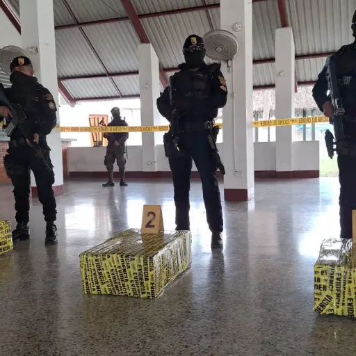 Decomisan 150 paquetes de posible cocaína en las costas del Pacífico