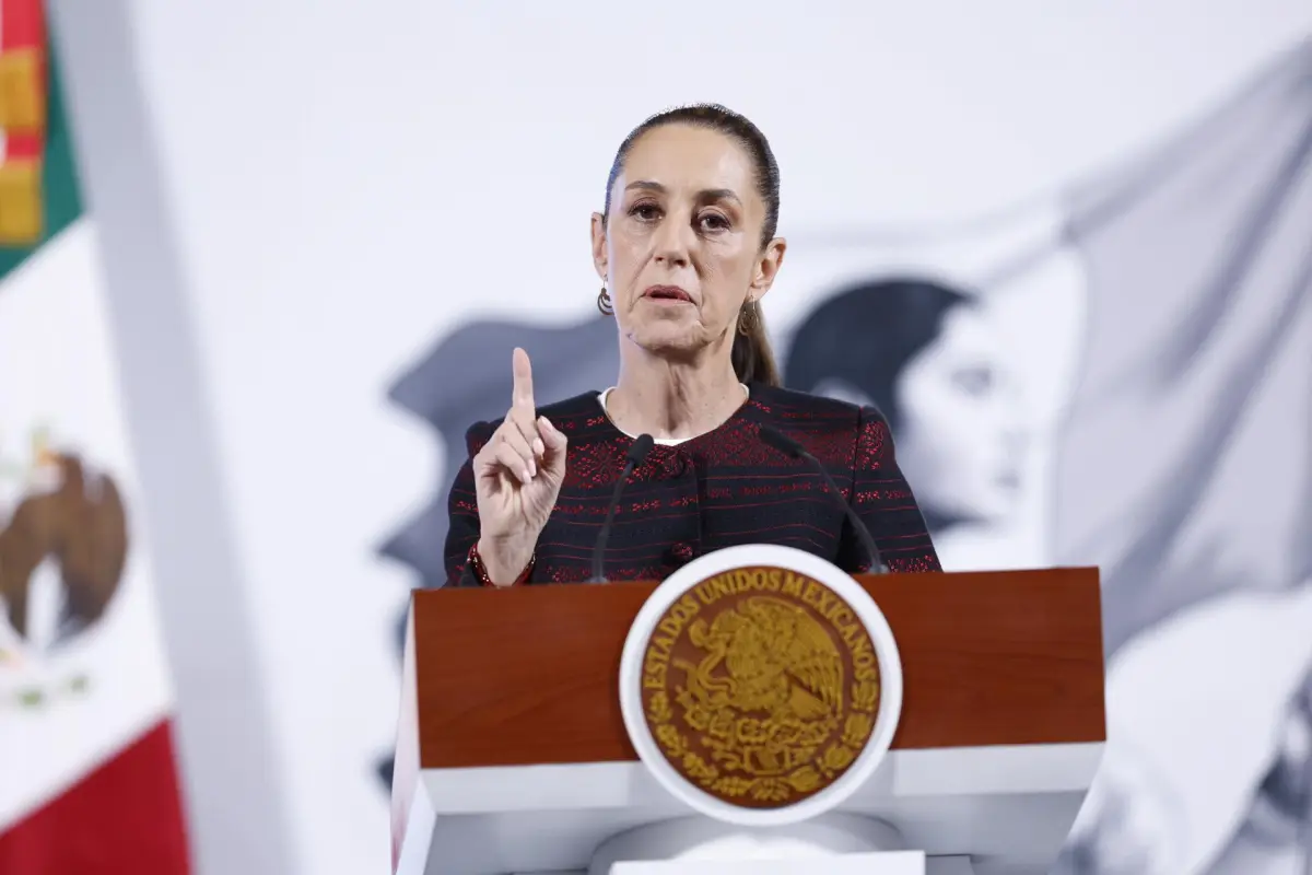 La presidenta de México, Claudia Sheinbaum, habla durante su rueda de prensa matutina este viernes, en el Palacio Nacional de Ciudad de México (México),  EFE/ Sáshenka Gutiérrez
