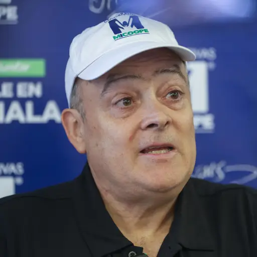 El alpinista guatemalteco Jaime Viñals ha anunciado su más reciente reto: establecer un récord Guinness al escalar la mayor cantidad de volcanes en el menor tiempo posible dentro de Guatemala. - EFE