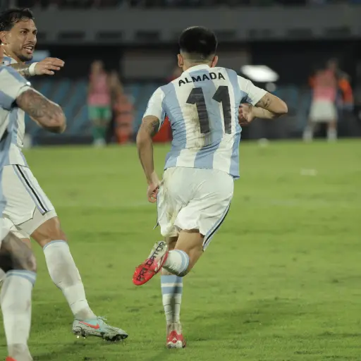 Celebración de Thiago Almada ante Uruguay - Argentina