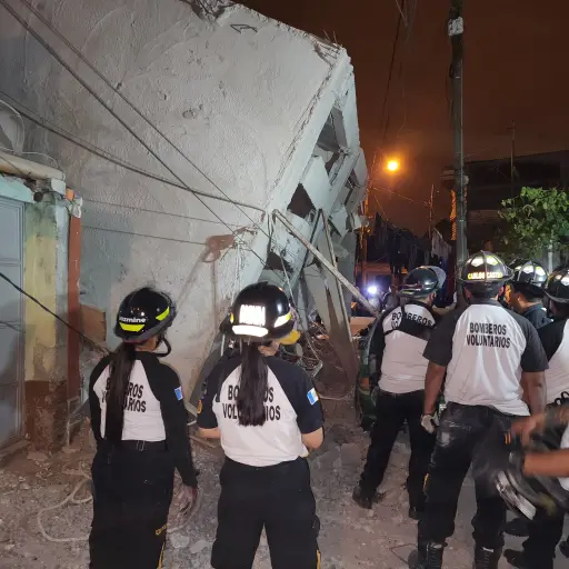 El incidente con la vivienda causó pánico entre los vecinos. ,Bomberos Voluntarios.