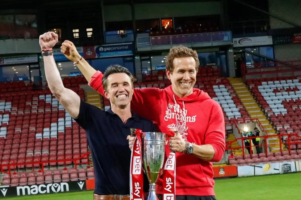 Los actores Ryan Reynolds y Rob McElhenney celebran el ascenso del Wrexham a la EFL Championship - instagram @wrexham_afc