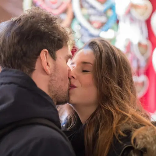 beso, pocos, amor, felicidad, romance, estado animico, navidad, mercado de navidad, contento, hombre, mujer, kiss, kiss, kiss, kiss, kiss, kiss ,Pixabay