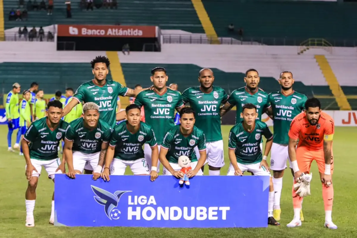 Juan Anangonó cachetea a un compañero en el futbol hondureño - instagram @cdmarathonhn_oficial