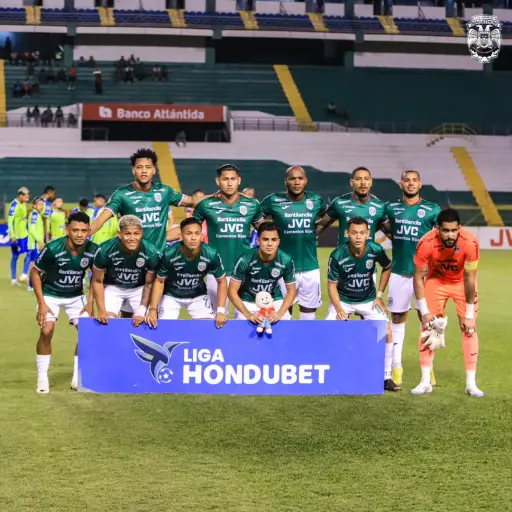 Juan Anangonó cachetea a un compañero en el futbol hondureño - instagram @cdmarathonhn_oficial