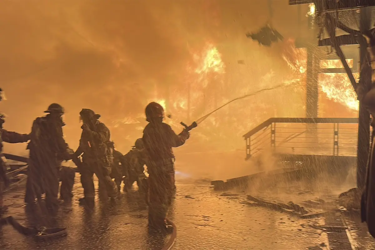 incendio en fábrica de muebles en bulevar Los Próceres