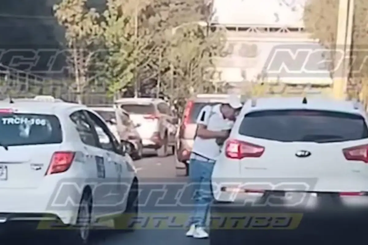 Asalto a automovilista queda captado en video en zona 5, Captura de pantalla video X.