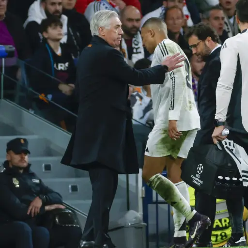 Kylian Mbappé salió lesionado este día ante Arsenal 