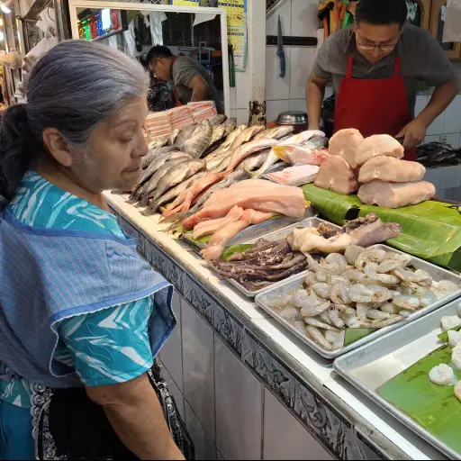 Los camarones y otros pescados mantienen su precio normal. ,Foto Alex Meoño