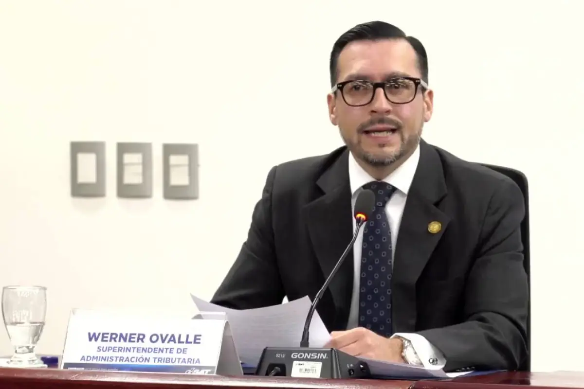 Werner Ovalle asume como nuevo titular de la SAT