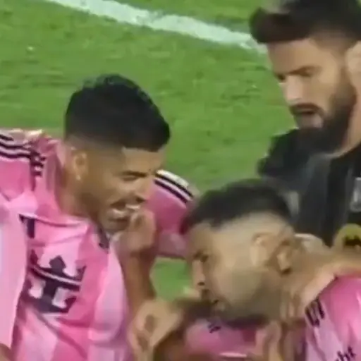 Luis Suárez suma a otra víctima de sus mordiscos 