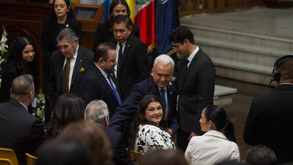La presidenta del CANG, Patricia Gámez, junto a distintos funcionarios. | Omar Solís, Emisoras Unidas