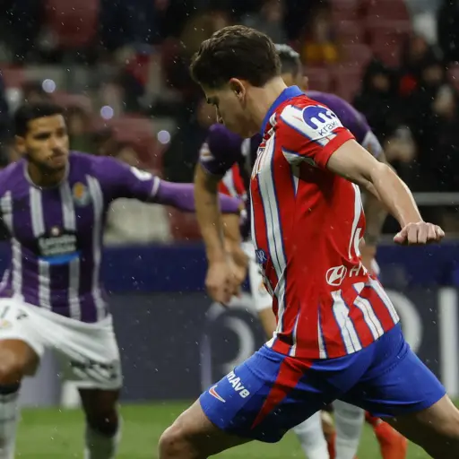 Julián Álvarez anotó doblete desde el punto de penalti ante Valladolid 