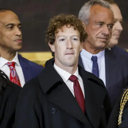 Fotografía de archivo del CEO de Meta y cofundador der Facebook, Mark Zuckerberg (C) , EFE/EPA/SHAWN THEW / POOL