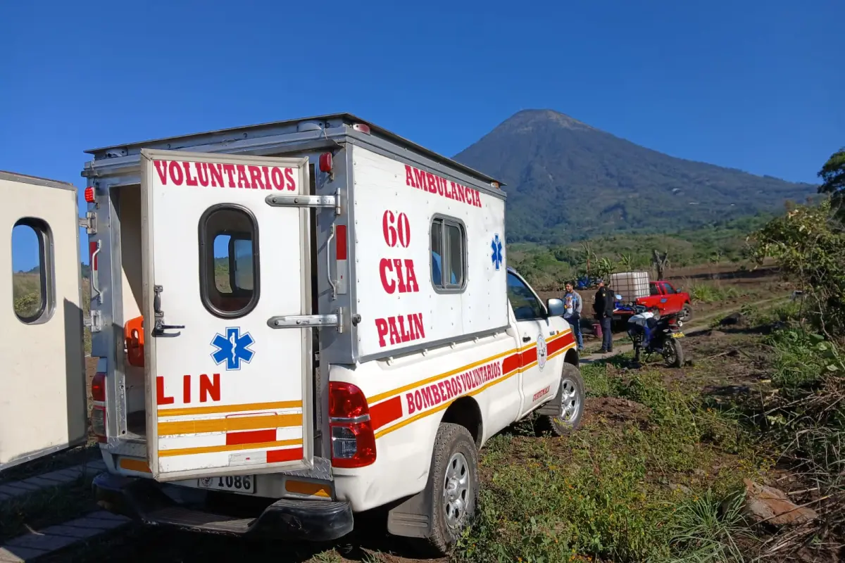 Bomberos Voluntarios dieron atención primaria al herido para después llevarlo a un centro hospitalario., Bomberos Voluntarios.