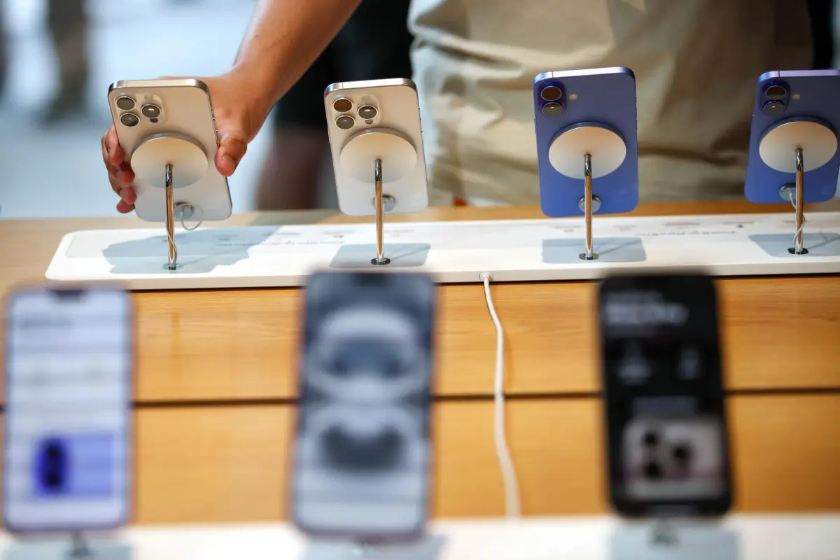 Fotografía de archivo de 'smartphones' de la marca Apple,  EFE/EPA/RUNGROJ YONGRIT
