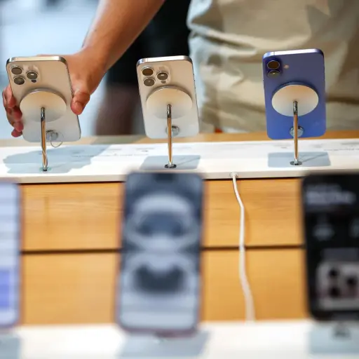 Fotografía de archivo de 'smartphones' de la marca Apple , EFE/EPA/RUNGROJ YONGRIT