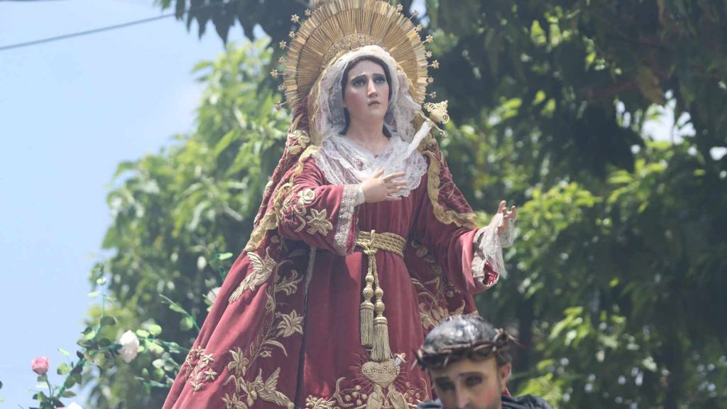 Virgen de Dolores acompaña a Jesús Nazareno de los Milagros | Álex Meoño