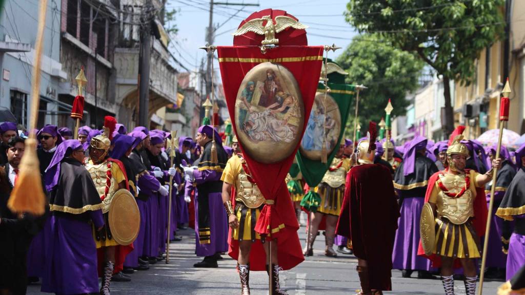Virgen de Dolores acompaña a Jesús Nazareno de los Milagros | Álex Meoño