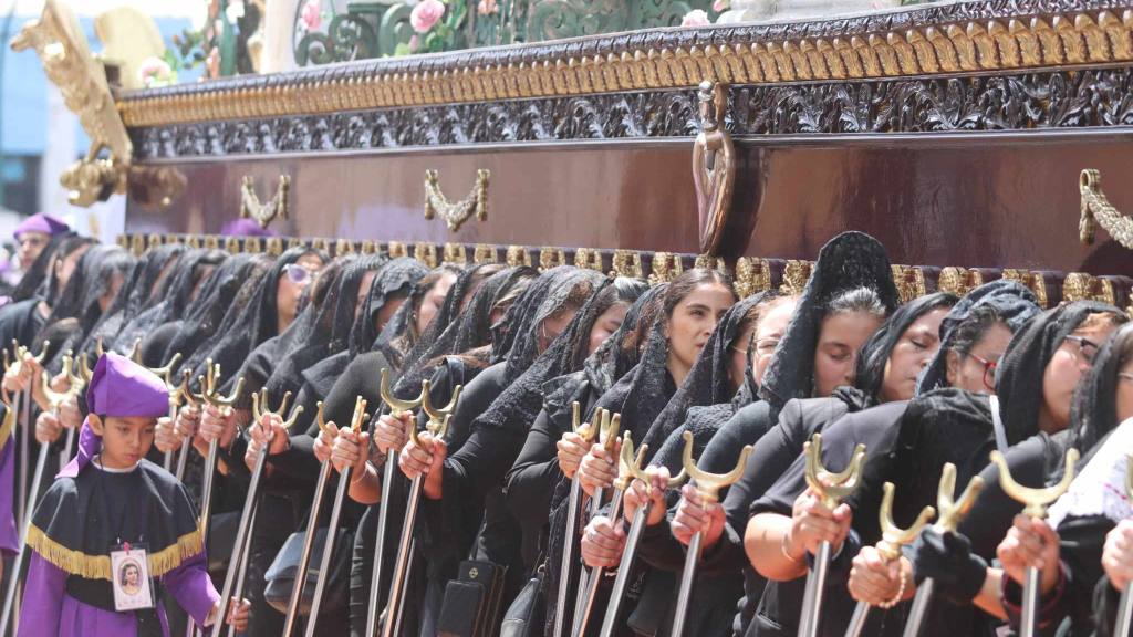 Virgen de Dolores acompaña a Jesús Nazareno de los Milagros | Álex Meoño