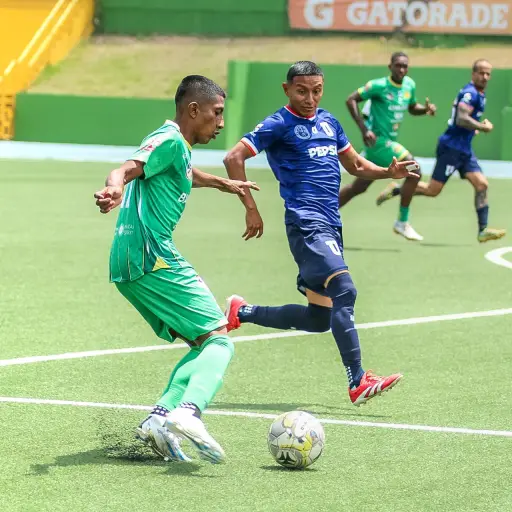 En el estadio Cementos Progreso, Universidad y San Benito se jugaron el boleto directo a cuartos de final 
