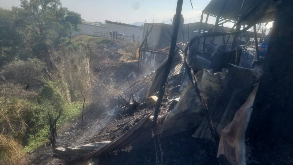 Incendio consume predio en Ciudad San Cristóbal, Mixco | Conred