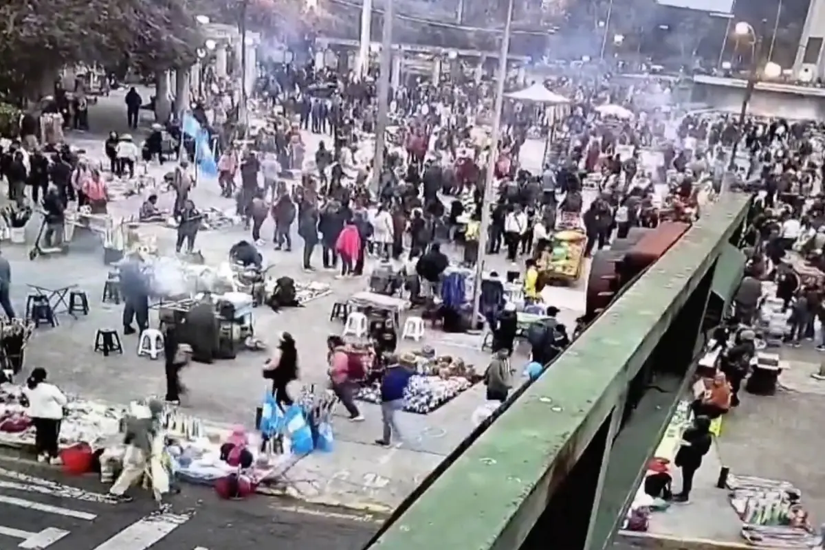 Un grupo de sindicalistas del magisterio se reúne en la zona 9 capitalina., PMT capitalina/Montejo