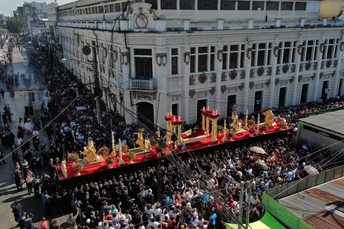 Cristo Yacente del Calvario frente a Tipografía Nacional., Foto Alejandro Chet