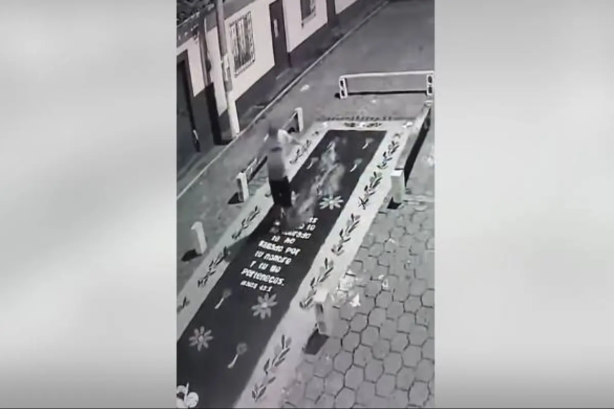 Hombre destruye alfombra en Cuyotenango, Captura de video