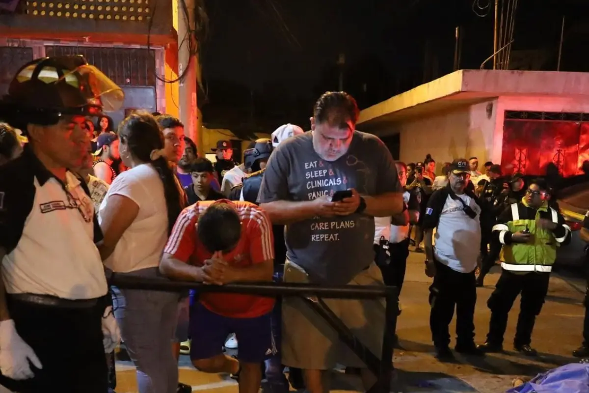 Bomberos asistieron a tres personas heridas., Foto CVB