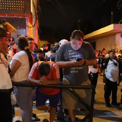 Bomberos asistieron a tres personas heridas. ,Foto CVB