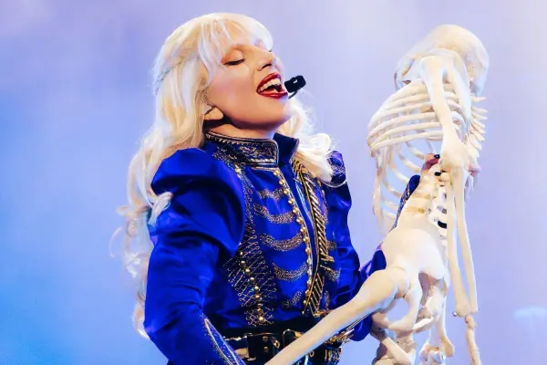 Coachella: Lady Gaga se hace tendencia tras problemas con el micrófono en su segundo concierto