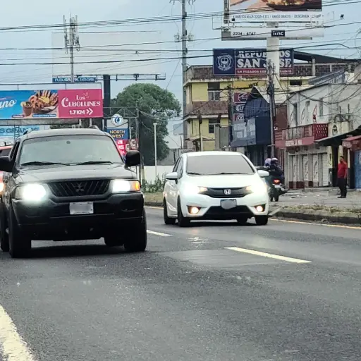 La afluencia de vehículos se incrementó en la carretera al Pacífico durante este sábado. ,Oliver Paniagua