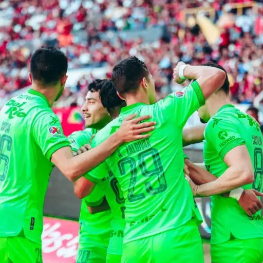 Los jugadores de F.C. Juárez, Denzell García y Guilherme Castilho protagonizaron una celebración que le da la vuelta al mundo