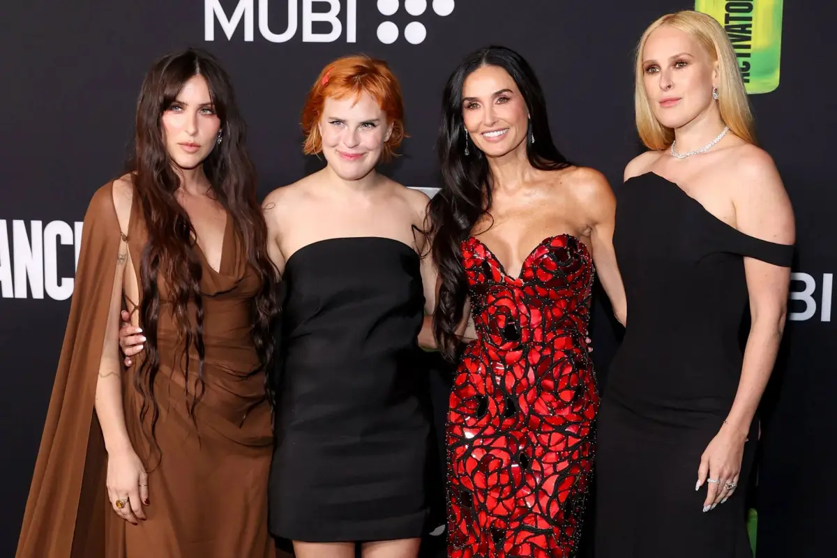 Demi Moore y sus hijas, Instagram