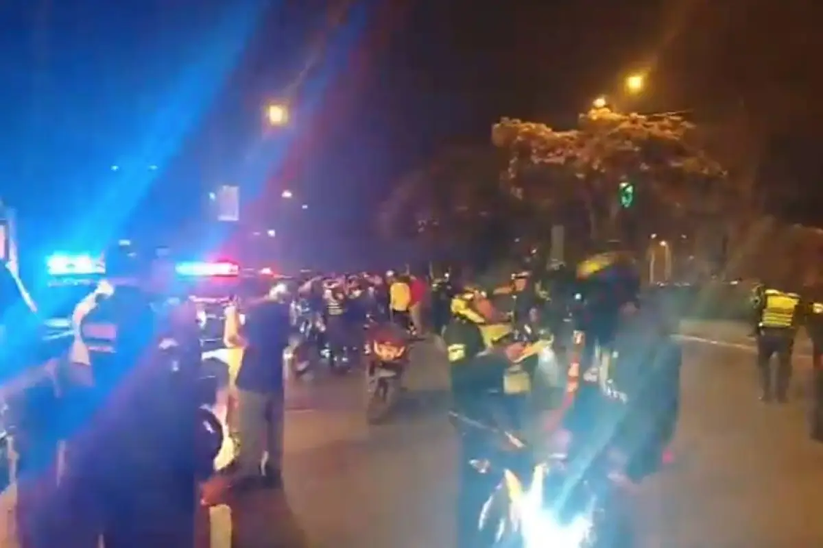 caravana de motoristas en la capital