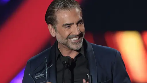 Alejandro Fernández protagoniza uno de los momentos más emotivos de la inauguración del Mundial 2026