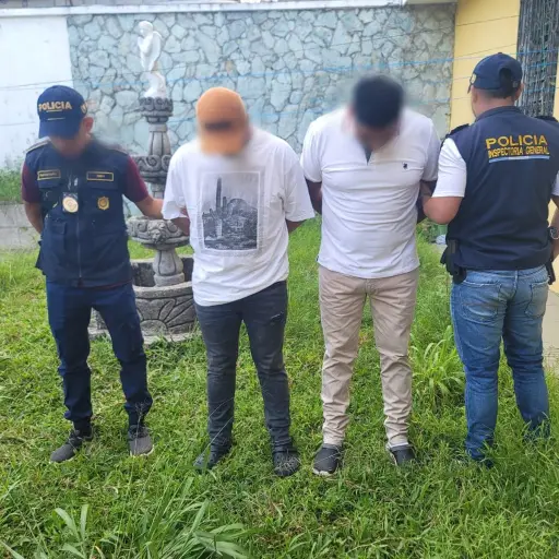 Capturan a policías señalados de pedir Q10 mil para revelar información de un caso en Retalhuleu