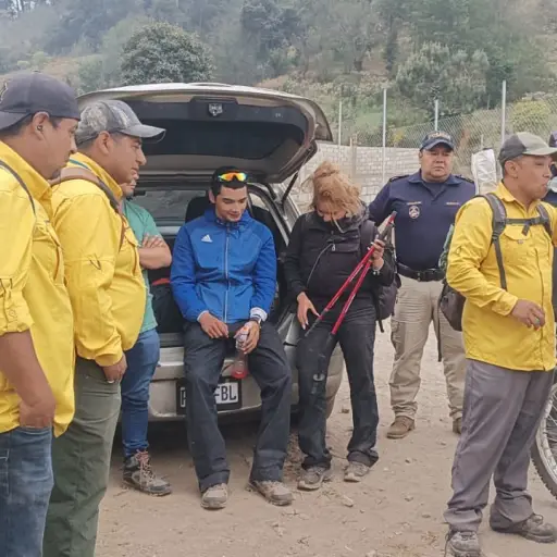 Los turistas fueron rescatados en las faldas del volcán Santa María. ,Ejército de Guatemala