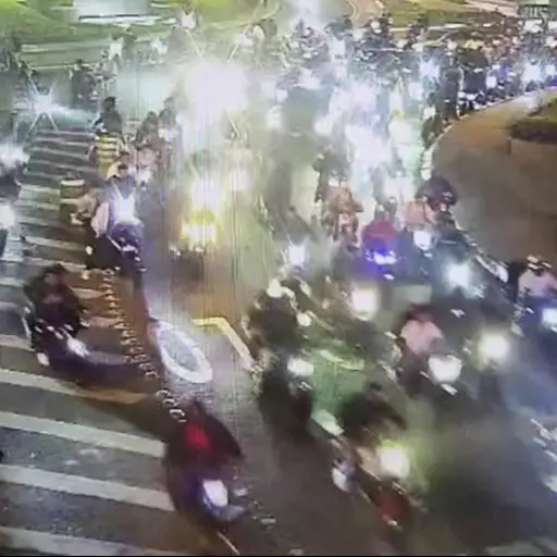 Una concentración de motoristas afecta la circulación vehicular.  ,Captura de pantalla